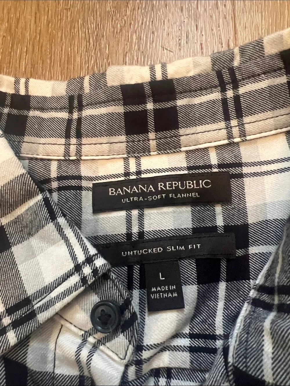 Banana Republic Ultra Soft Flannel Men's Black and White Plaid Button-Up Shirt L